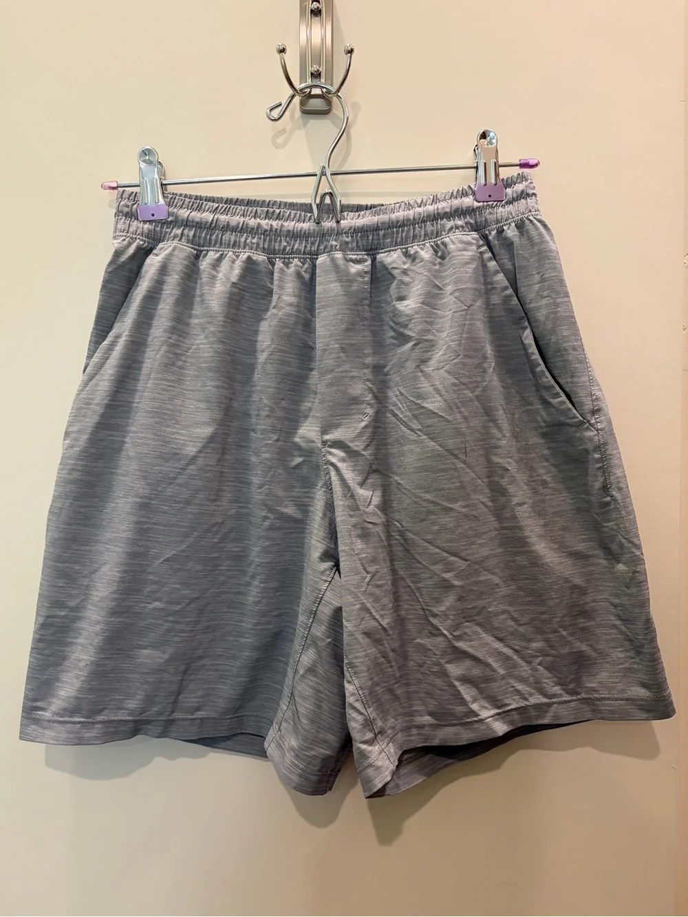 Lululemon Pace Breaker Short Linerless 7” in Heather Allover Sea Salt Light Cast